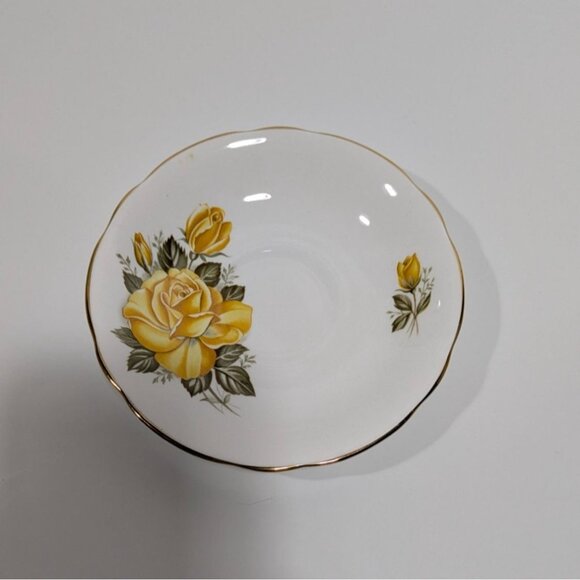 Royal Windsor Bone China Yellow Roses Saucer England Gold Trim Vintage - Picture 1 of 11